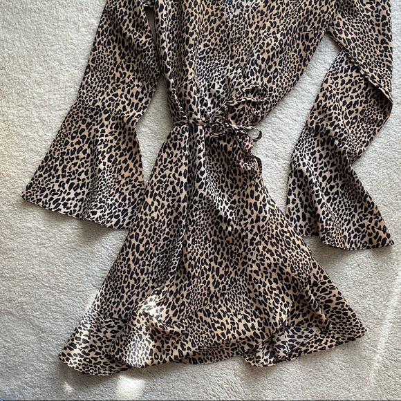 ANIMAL PRINT FLOWY WRAP DRESS with bell sleeves! - Picture 6 of 8